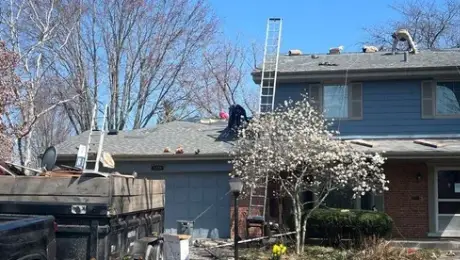 Strong winds damage roofs in Woodridge
